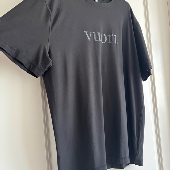Vuori Short Sleeve Strato Graphic Tee Black Size Large NWOT - Picture 5 of 13